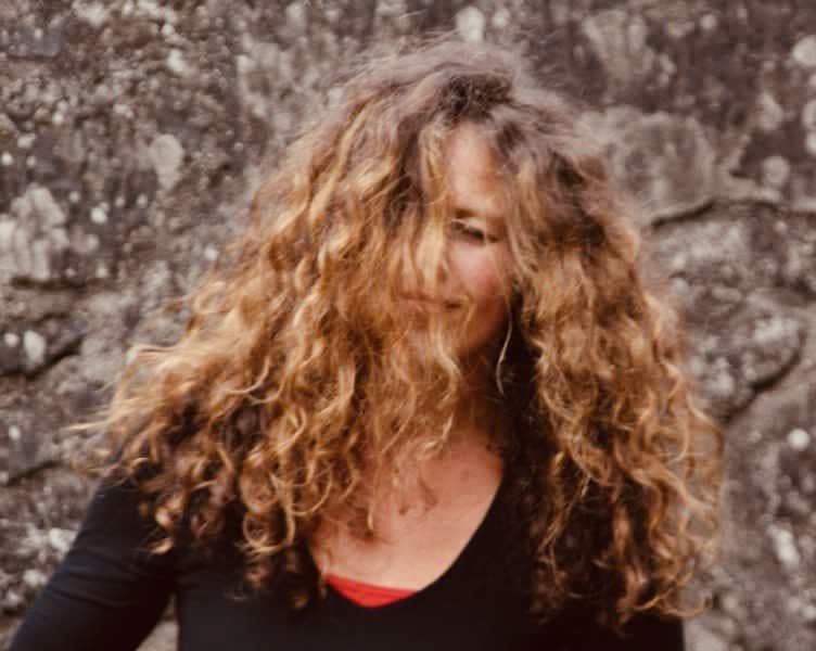 Rosa Wasserlilie oder Lotus auf dem Wasser im Sonnenschein, Bewusstseinscoaching, Potentialentfaltung